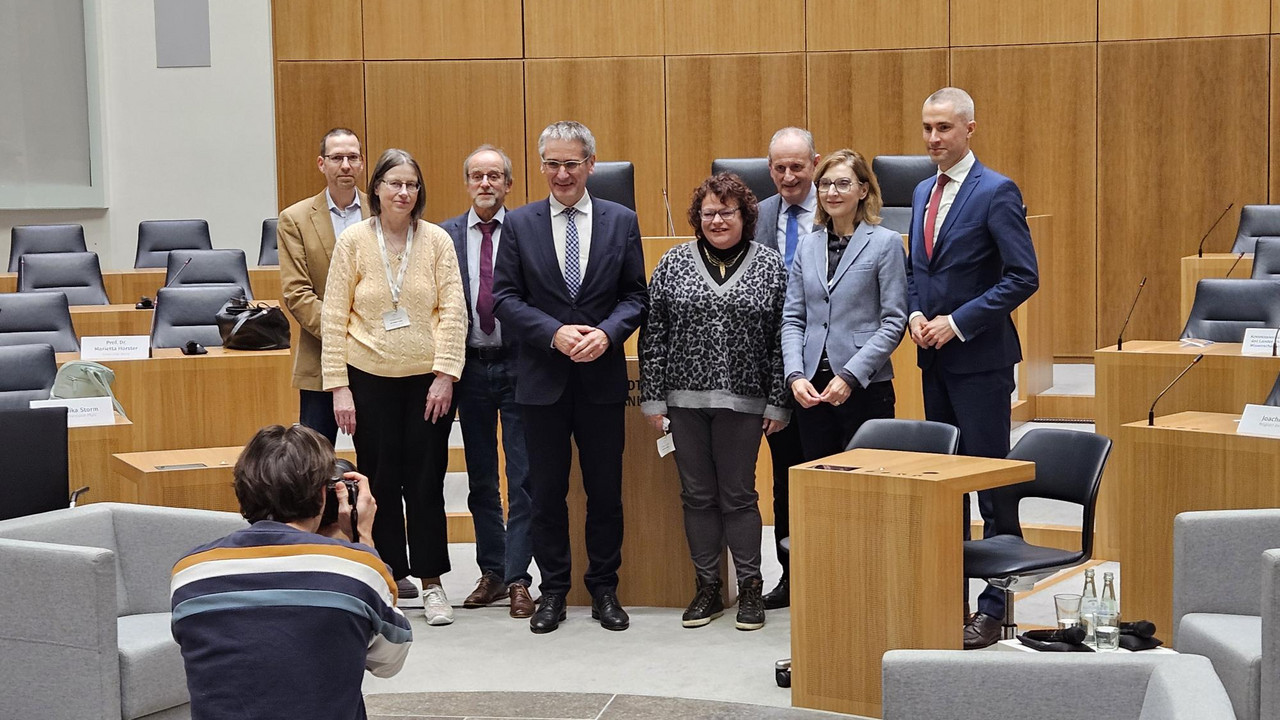 Gruppenbild der Vortragenden beim Festakt im Landtag 