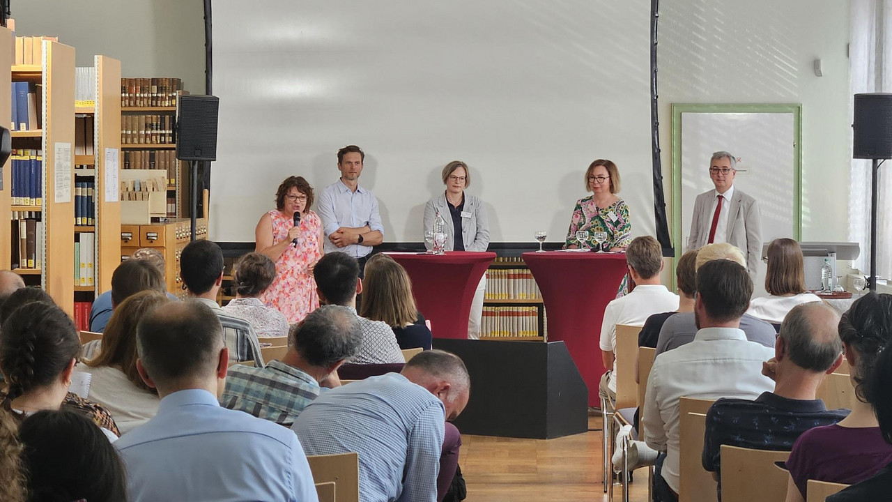 Podiumsdiskussion während der Fachtagung