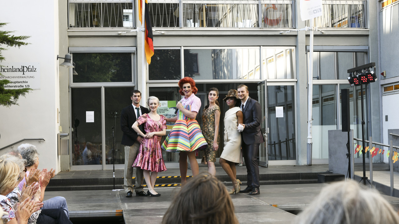 Die Fünfziger Jahre vor dem Landeshauptarchiv Koblenz