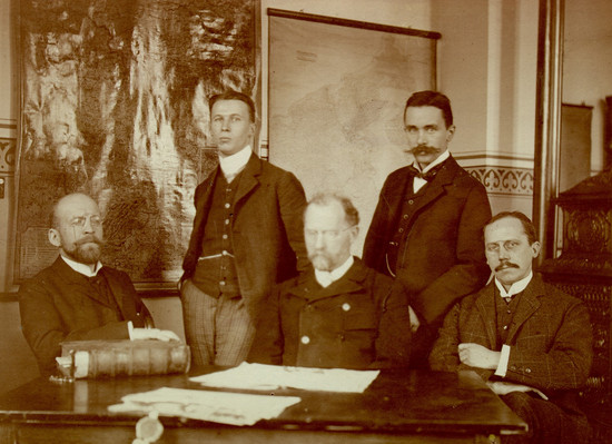 Historische Aufnahme. Archivare im Staatsarchiv Koblenz