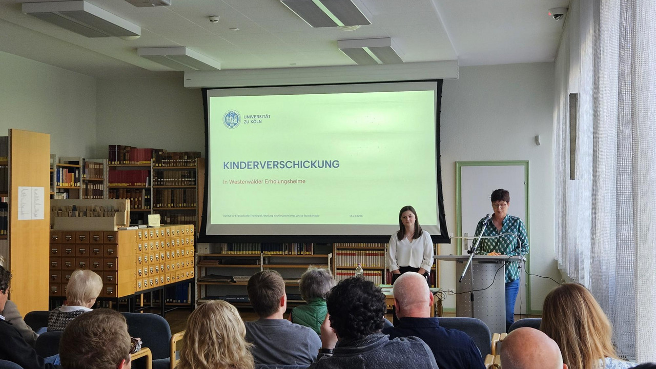 Begrüßung der Referentin Frau Stockschläder