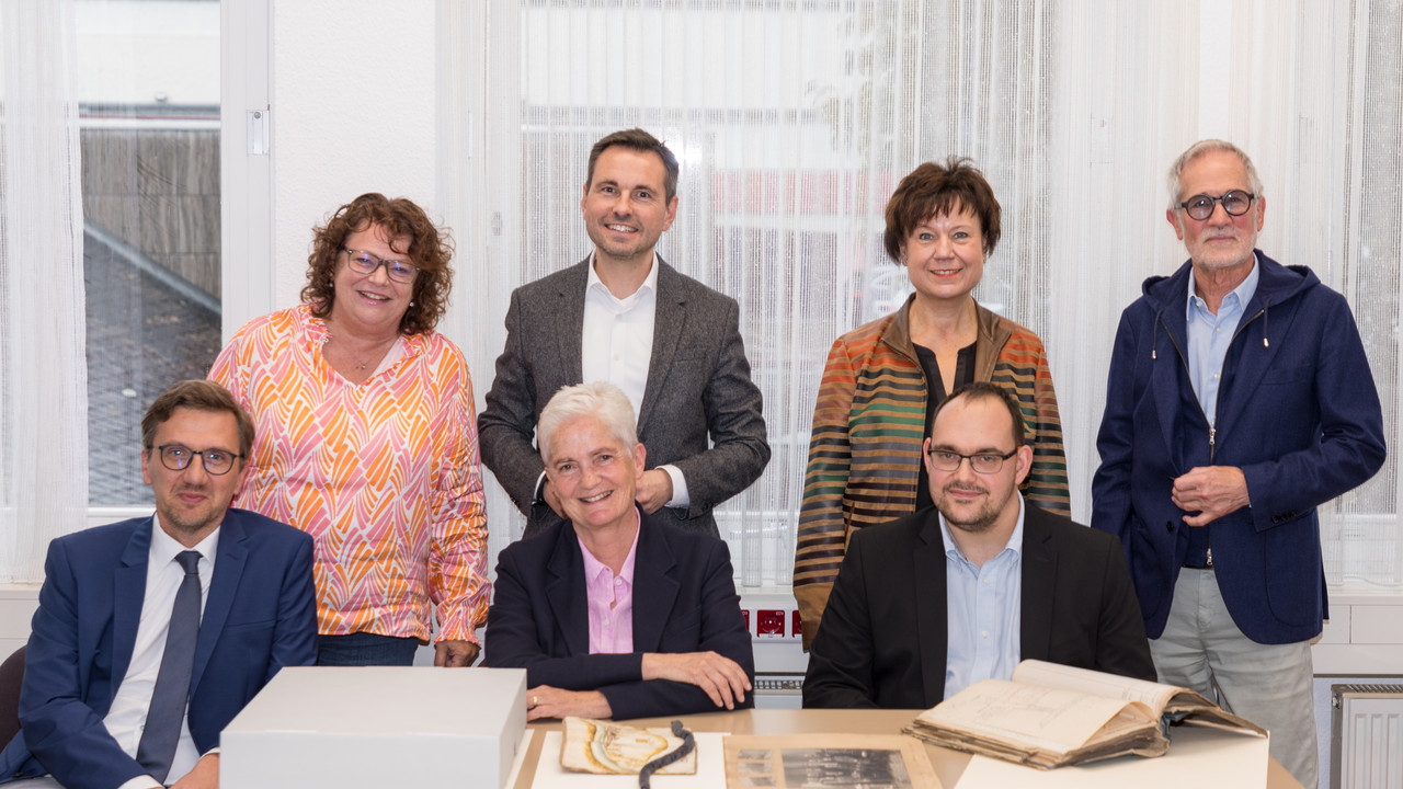 Mitglieder der Pressekonferenz im Landeshauptarchiv Koblenz