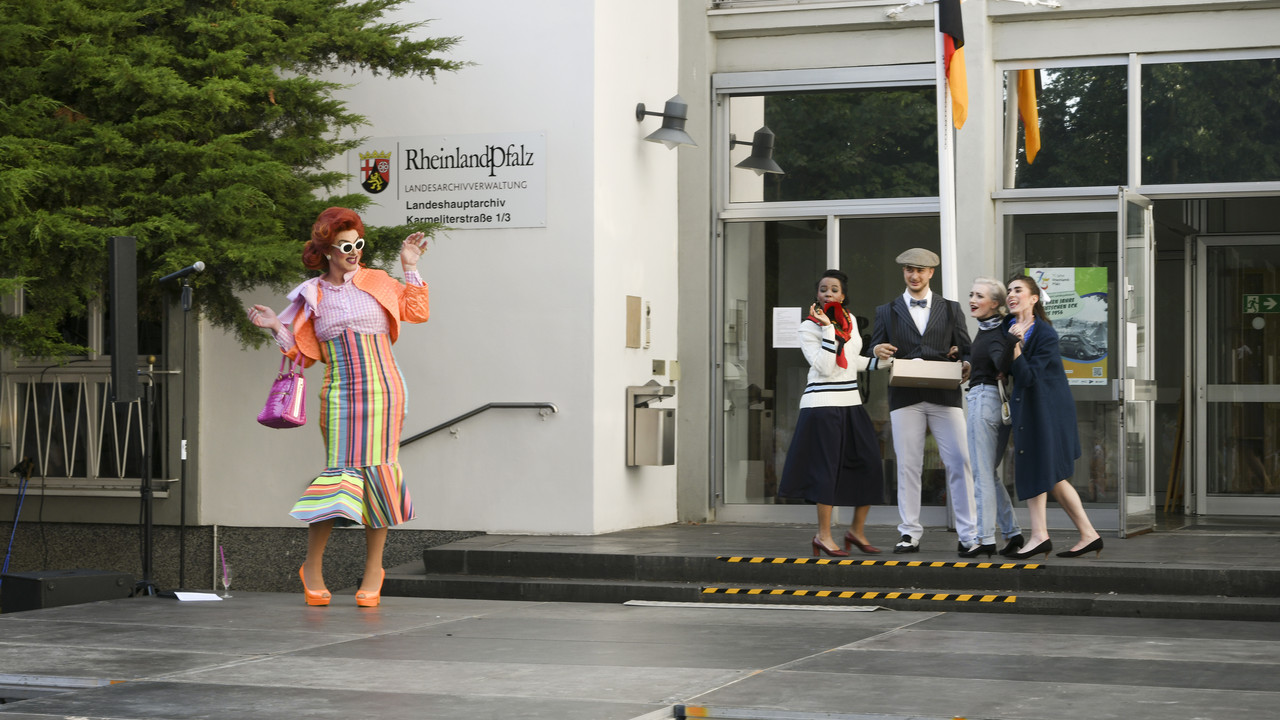 Die Fünfziger Jahre vor dem Landeshauptarchiv Koblenz